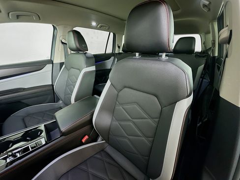 Used 2024 Volkswagen Atlas Peak Edition SEL image 20