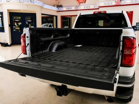 Used 2019 Chevrolet Silverado 2500 W/T AWD/4WD image 48