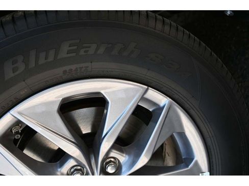 New 2025 Toyota Sienna XLE image 12