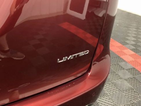 Used 2019 Chrysler Pacifica Limited w/ Advanced Safetytec Group image 17