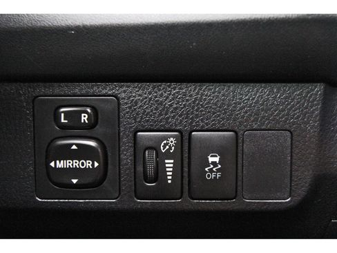Used 2015 Toyota RAV4 LE FWD image 19