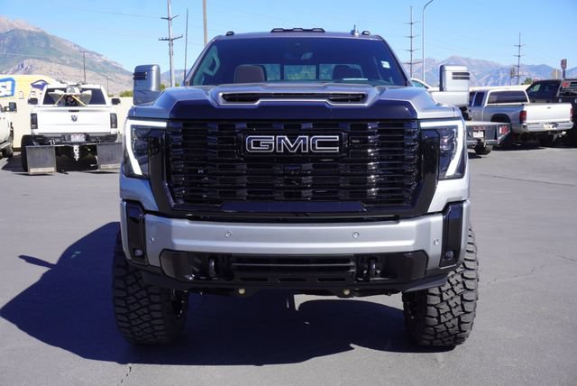 Used 2026 GMC Sierra 3500 Denali Ultimate w/ LPO, Black Badging Package AWD/4WD image 7