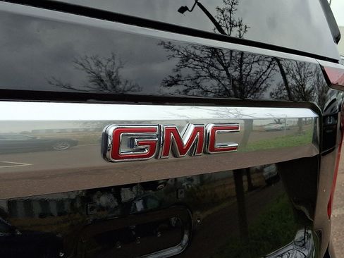 Used 2023 GMC Yukon Denali image 31