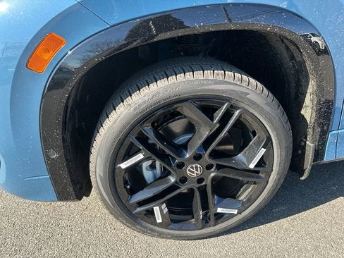 New 2026 Volkswagen Tiguan SE R-Line AWD/4WD image 2