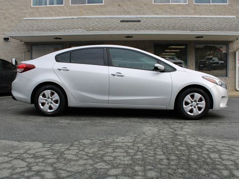 Used 2017 Kia Forte LX w/ LX Popular Package image 24