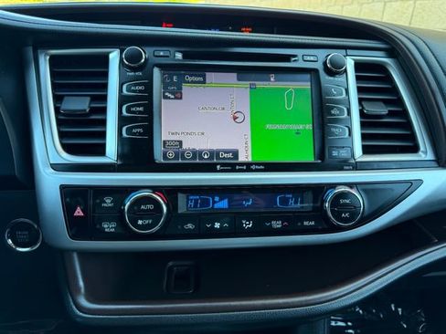 Used 2017 Toyota Highlander XLE w/ Protection Package #3 AWD/4WD image 9