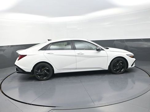 New 2026 Hyundai Elantra SEL Sport Premium FWD image 9