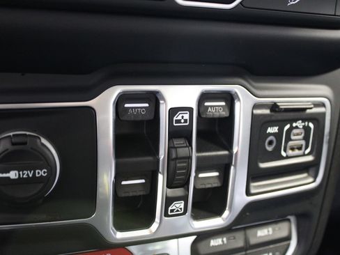 Used 2019 Jeep Wrangler Unlimited Rubicon AWD/4WD image 32