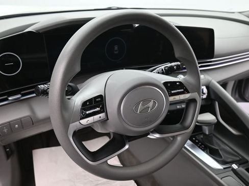 Used 2024 Hyundai Elantra SEL image 16