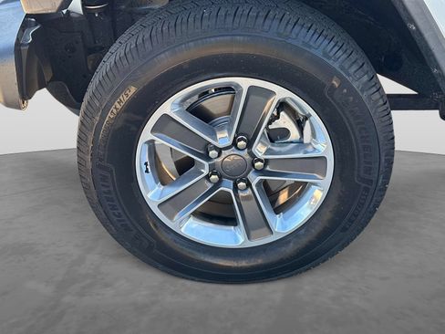 Used 2019 Jeep Wrangler Unlimited Sahara AWD/4WD image 7
