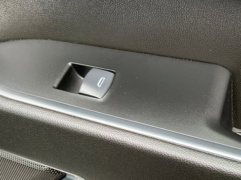 Used 2025 Chevrolet Silverado 1500 LT image 20