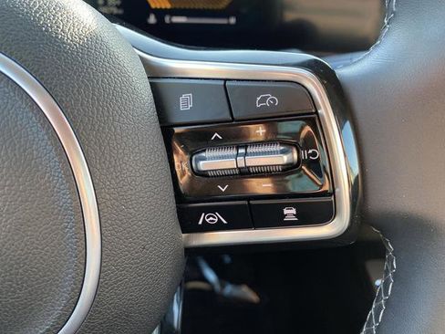 Used 2024 Kia Sorento S image 29