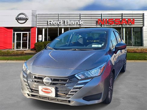Used 2023 Nissan Versa SV image 4