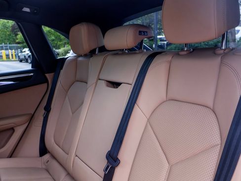 Certified 2026 Porsche Macan AWD/4WD image 11