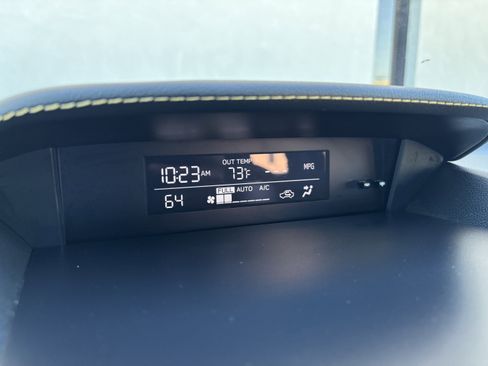 Used 2022 Subaru Crosstrek 2.5i Sport w/ Moonroof Package image 32