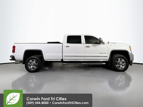 Used 2017 GMC Sierra 2500 SLT w/ Duramax Plus Package AWD/4WD image 18