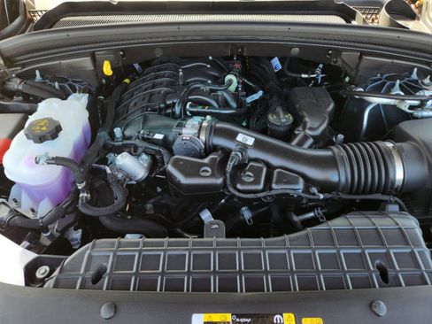 New 2025 Jeep Grand Cherokee L Laredo image 27