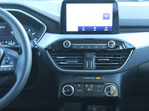 Used 2022 Ford Escape SE image 16