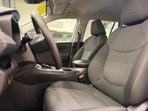 Used 2025 Toyota RAV4 XLE AWD/4WD image 13