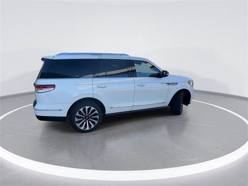 Used 2024 Lincoln Navigator Reserve image 7