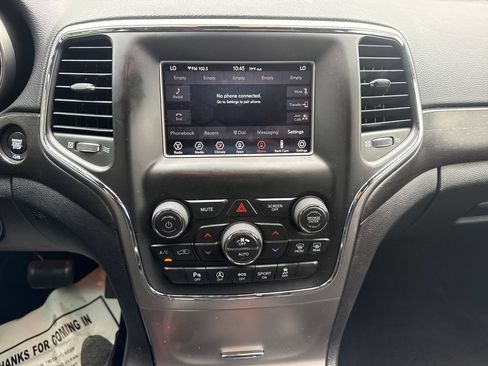 Used 2018 Jeep Grand Cherokee Laredo RWD image 18