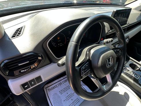 Used 2025 Honda Pilot Touring image 10