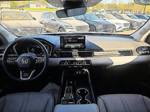 Used 2025 Honda Pilot Elite image 34