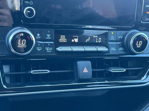 Used 2023 Toyota Highlander LE image 19