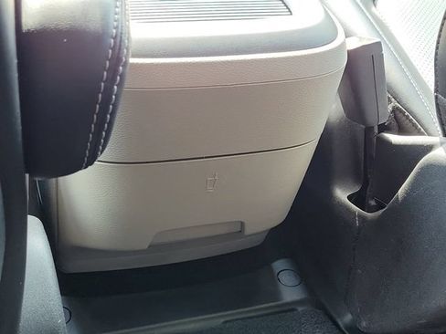 Used 2023 Chrysler Pacifica Touring-L FWD image 24