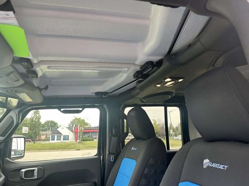 Used 2022 Jeep Wrangler Unlimited Rubicon 4xe AWD/4WD image 20