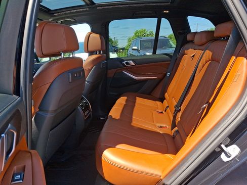 Used 2022 BMW X5 xDrive40i w/ M Sport Package AWD/4WD image 10