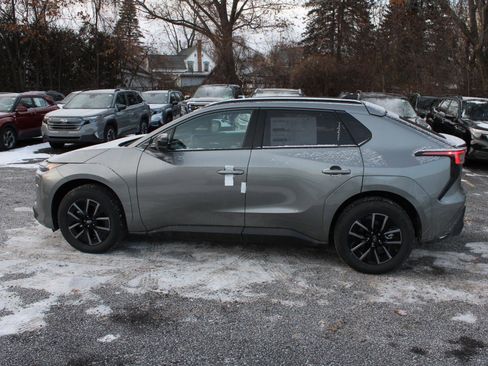 Used 2026 Subaru Solterra w/ Premium Convenience Package image 5