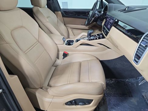 Certified 2023 Porsche Cayenne AWD/4WD image 27