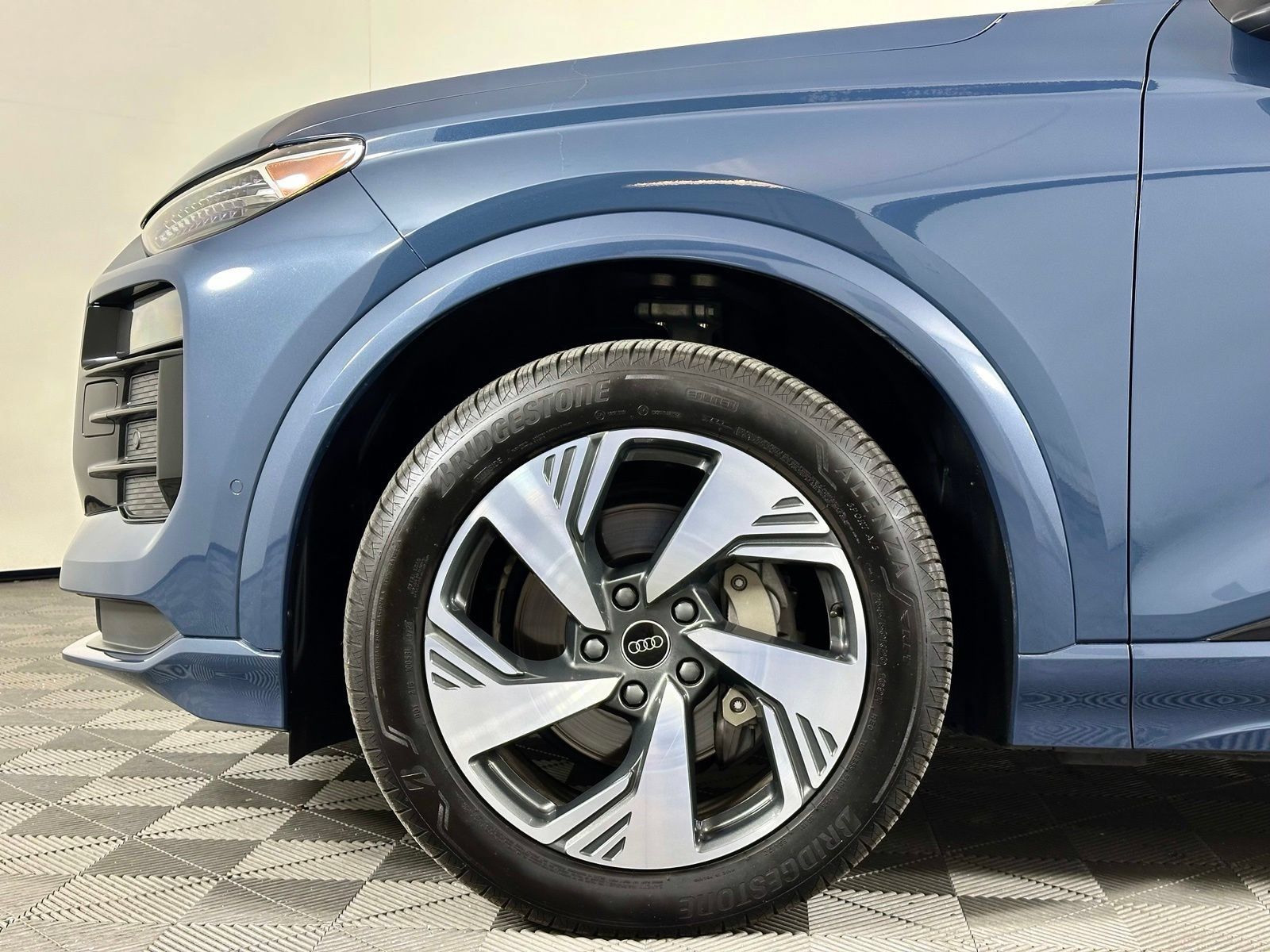 Used 2025 Audi Q6 e-tron Premium Plus w/ Premium Plus AWD/4WD image 8