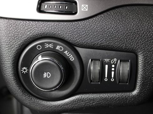 Used 2020 Jeep Cherokee Latitude Plus FWD image 23