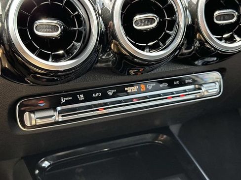 Used 2022 Mercedes-Benz GLB 250 4MATIC image 29