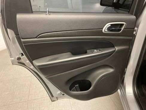 Used 2018 Jeep Grand Cherokee Altitude RWD image 23