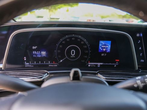 Certified 2022 Cadillac Escalade Sport w/ Touring Package image 11