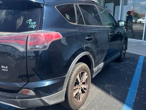 Used 2018 Toyota RAV4 XLE AWD/4WD image 3
