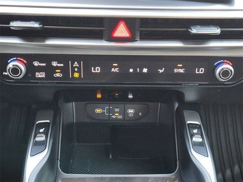 New 2026 Kia Sorento S w/ S Panoramic Sunroof Package FWD image 16