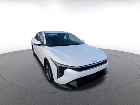 Used 2025 Kia K4 LXS image 3