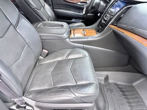 Used 2015 Cadillac Escalade 4WD image 12