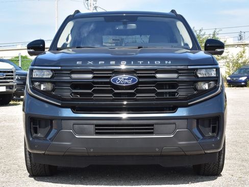 Certified 2025 Ford Expedition Active AWD/4WD image 2