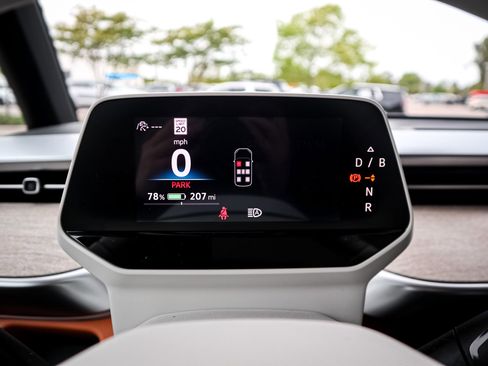 Used 2025 Volkswagen ID. Buzz 1st Edition RWD image 21