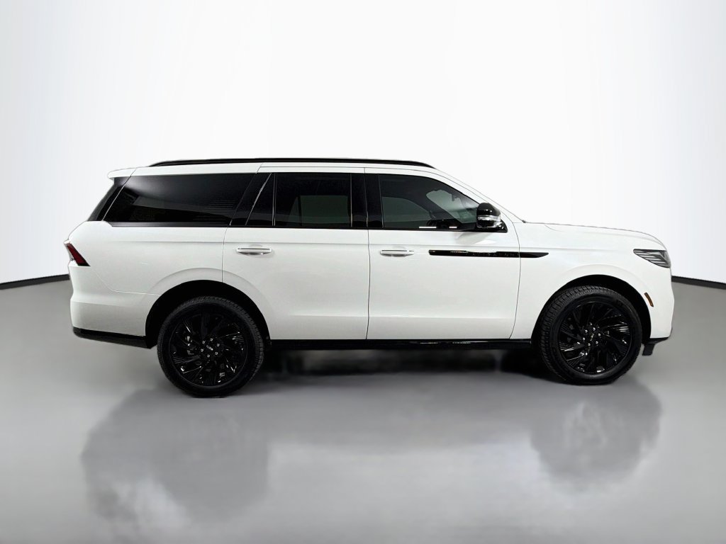 New 2025 Lincoln Navigator Reserve w/ Jet Appearance Package AWD/4WD image 4