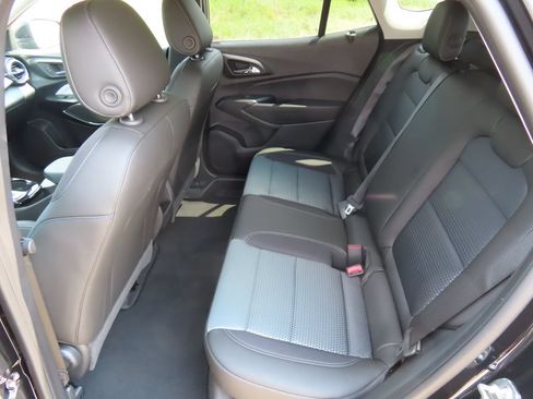 New 2026 Chevrolet Trax LT w/ LT Convenience Package FWD image 23