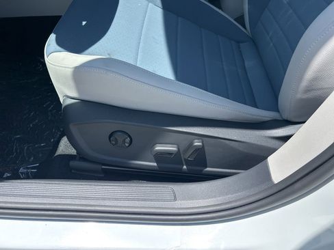 New 2026 Volkswagen Jetta SE FWD image 16