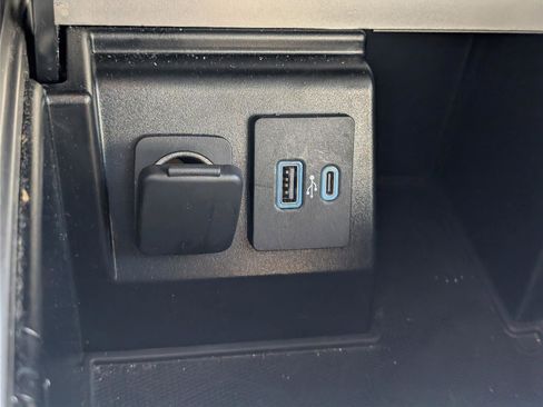 Used 2020 Ford Explorer Limited image 19