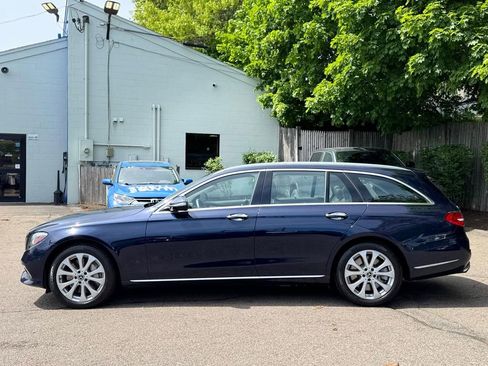 Used 2018 Mercedes-Benz E 400 4MATIC Wagon w/ Premium 2 Package (Q02) image 3