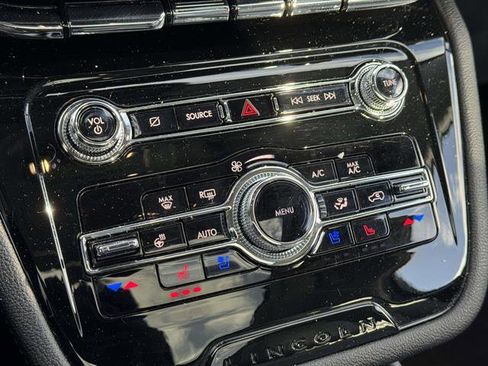 Used 2021 Lincoln Corsair Standard w/ Premium Package image 21